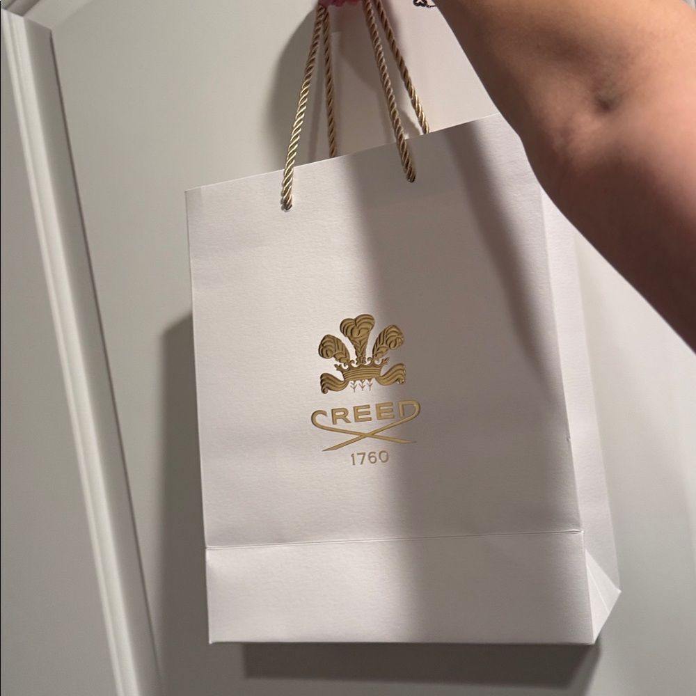 Creed Luxury White and Gold Bag with tissue paper - Picture 7 of 12